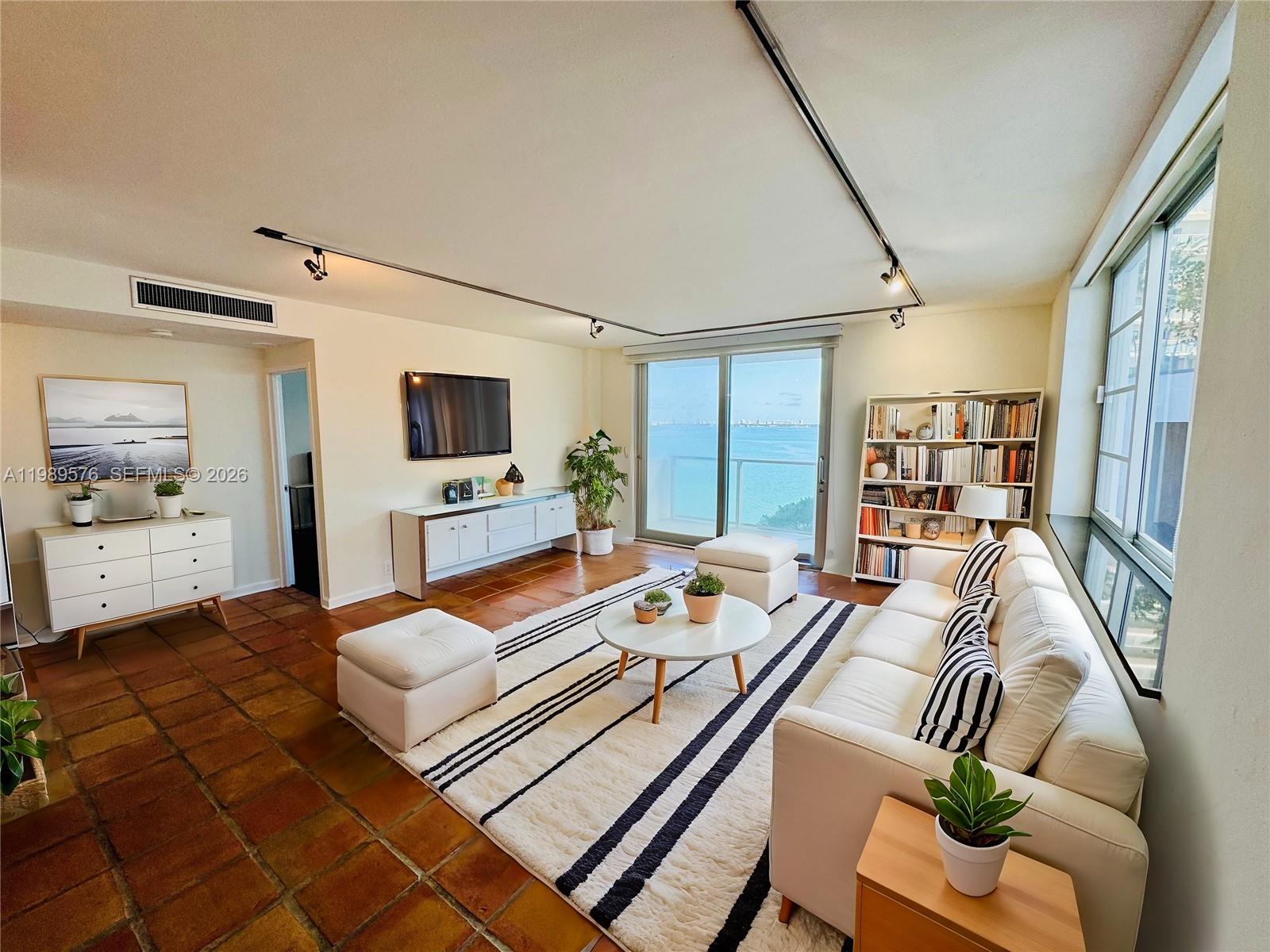 3301 NE 5th Ave # 904