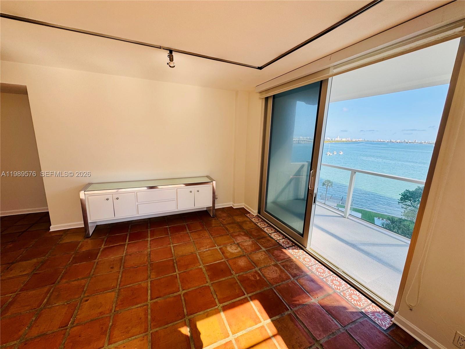 3301 NE 5th Ave # 904