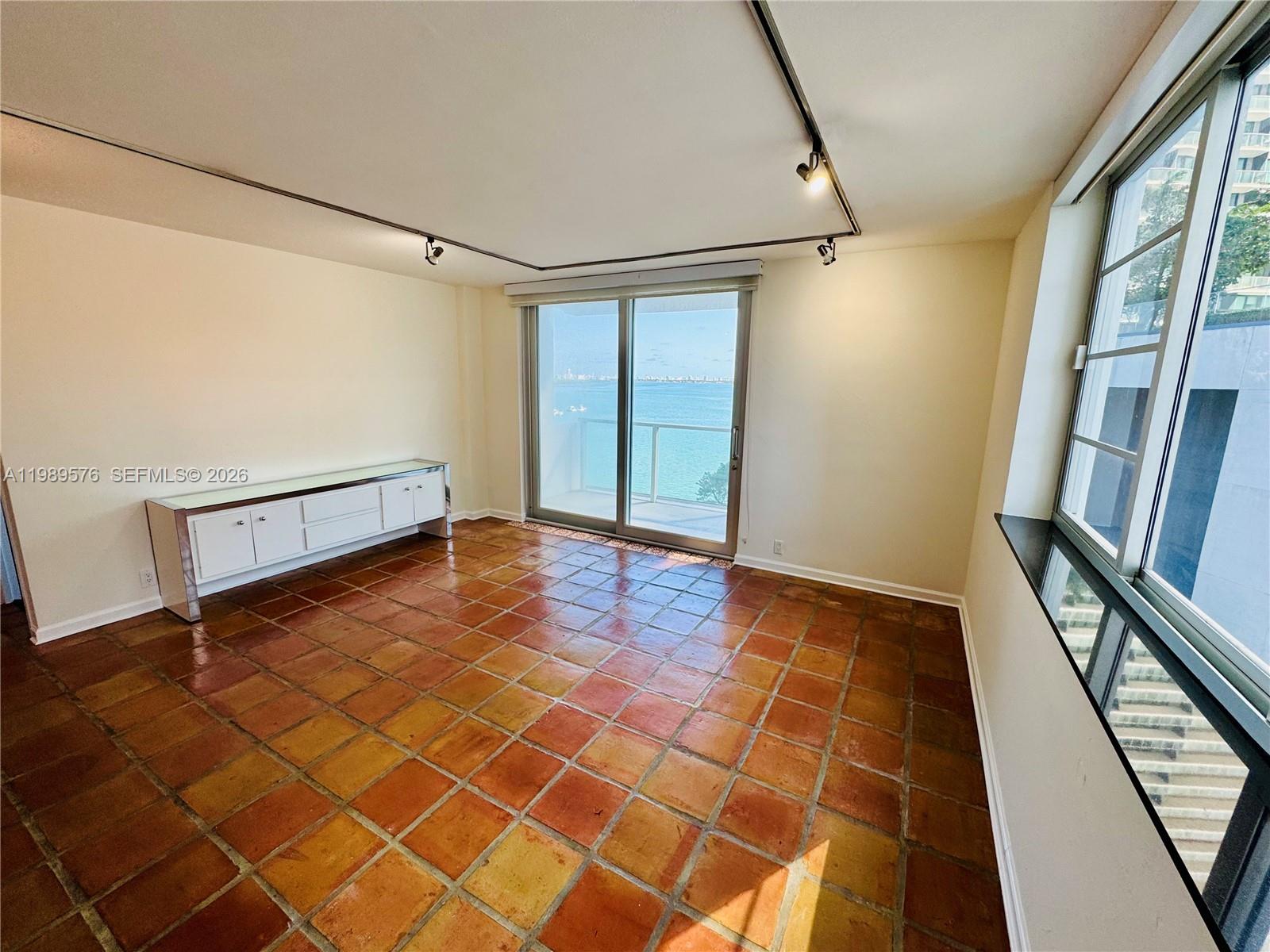 3301 NE 5th Ave # 904