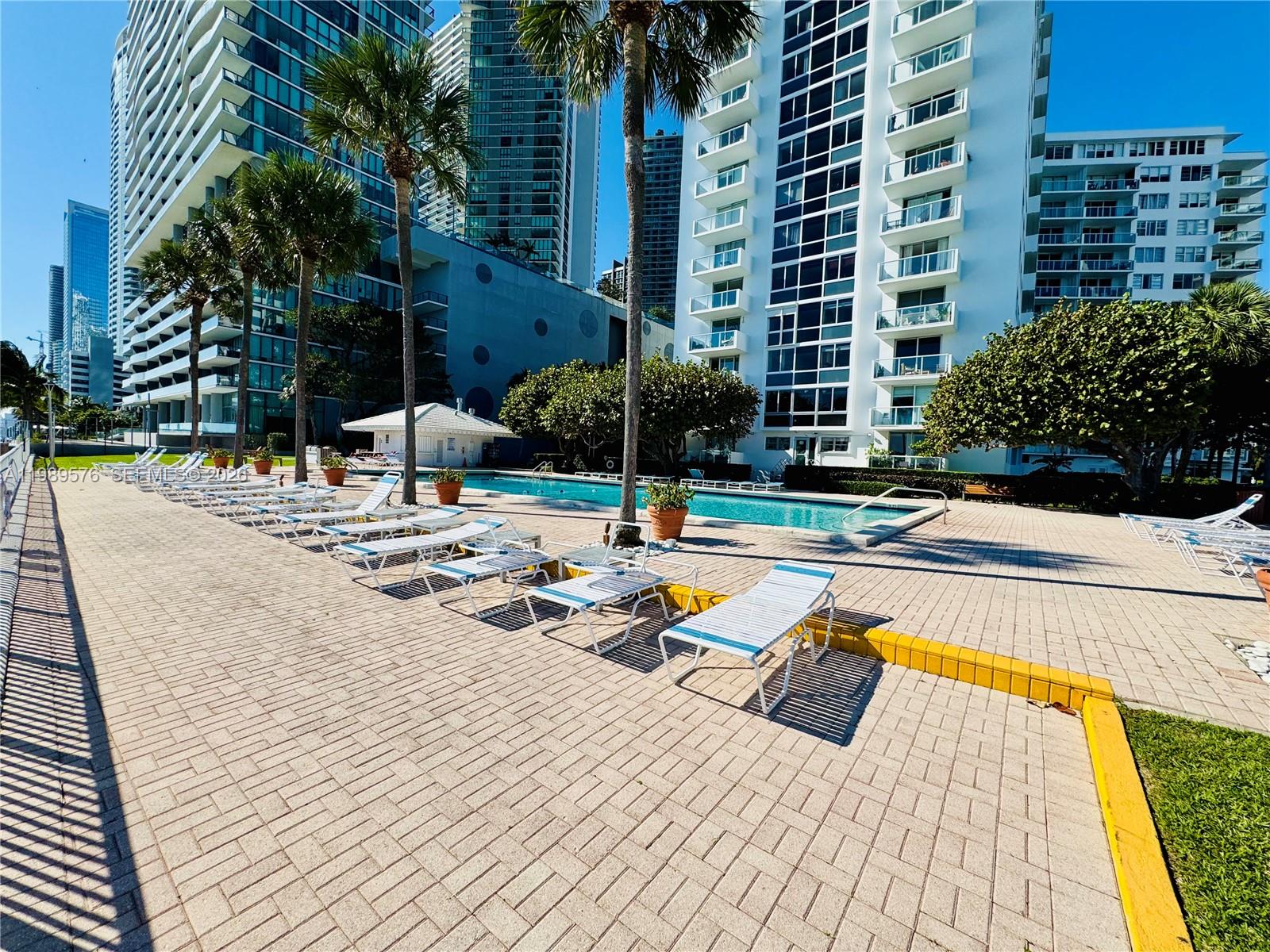 3301 NE 5th Ave # 904