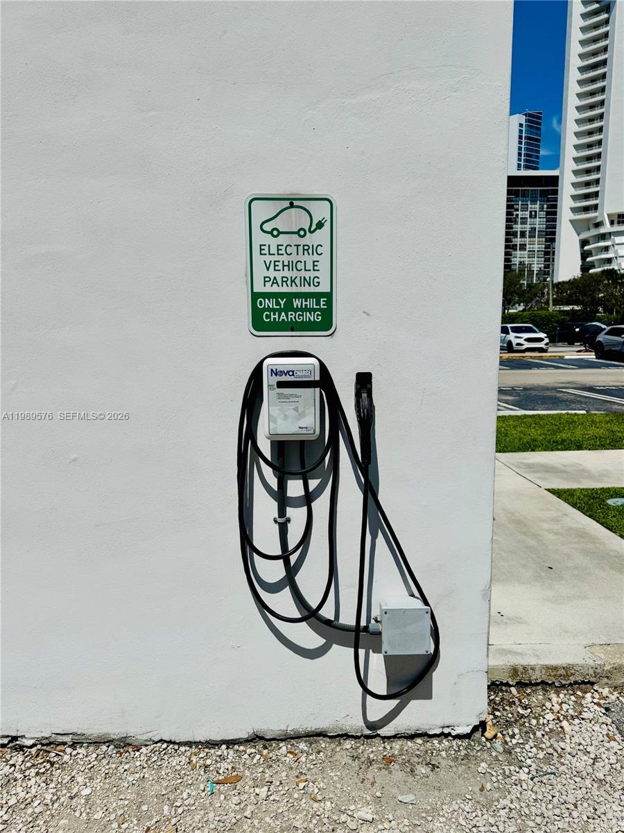 3301 NE 5th Ave # 904