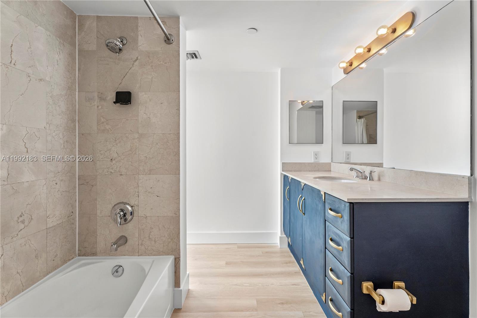 2101 Brickell Ave # 806