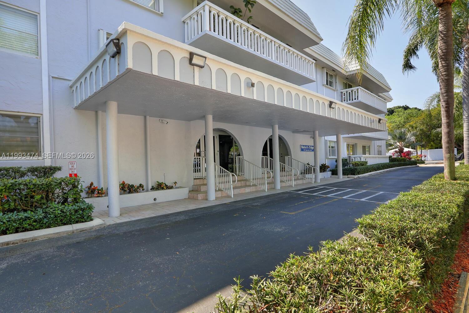 100 Edgewater Dr # 207