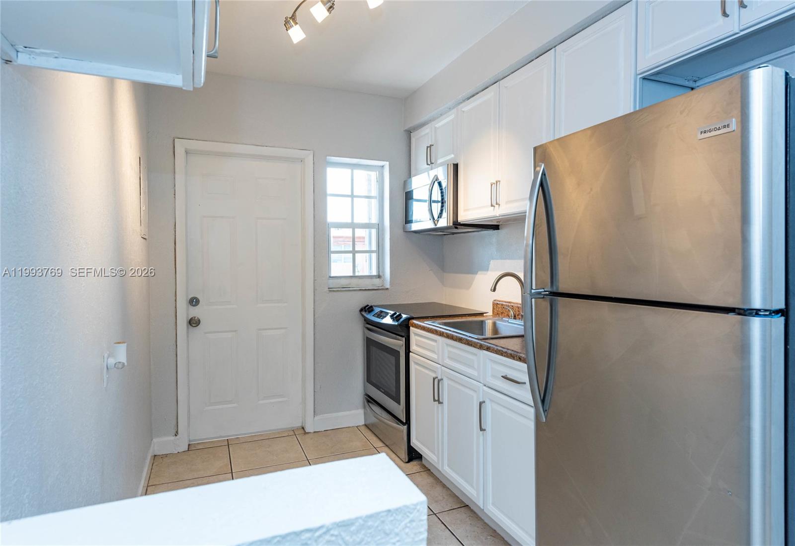 3671 SW 11th St # 9B