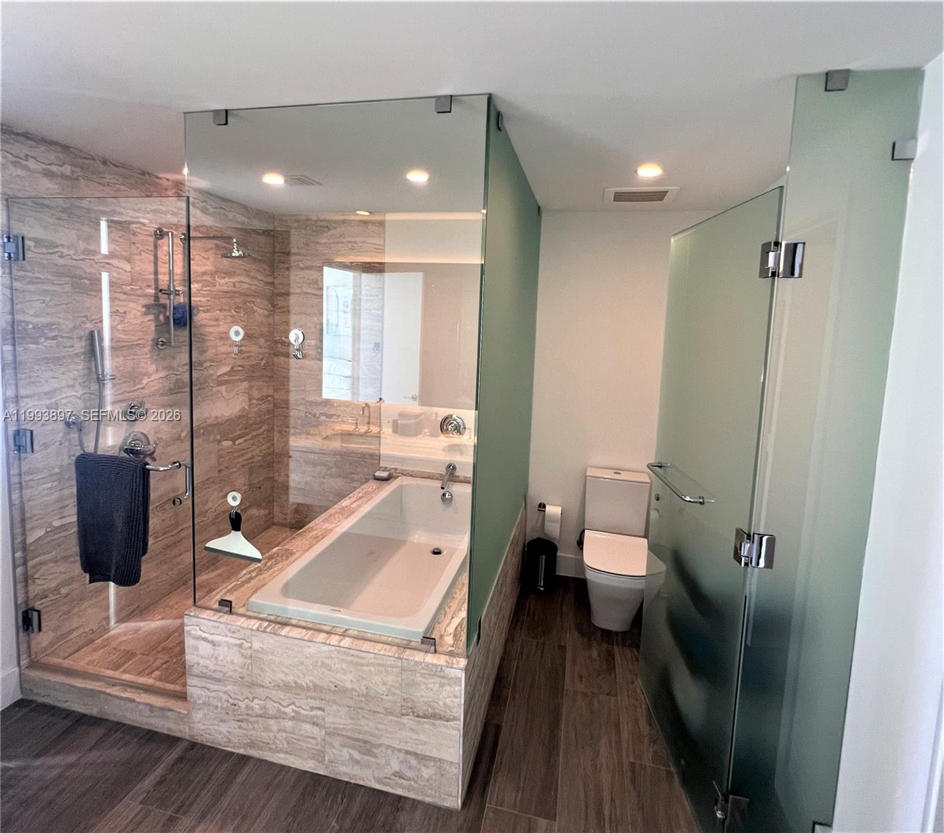 2900 NE 7th Ave # 2204