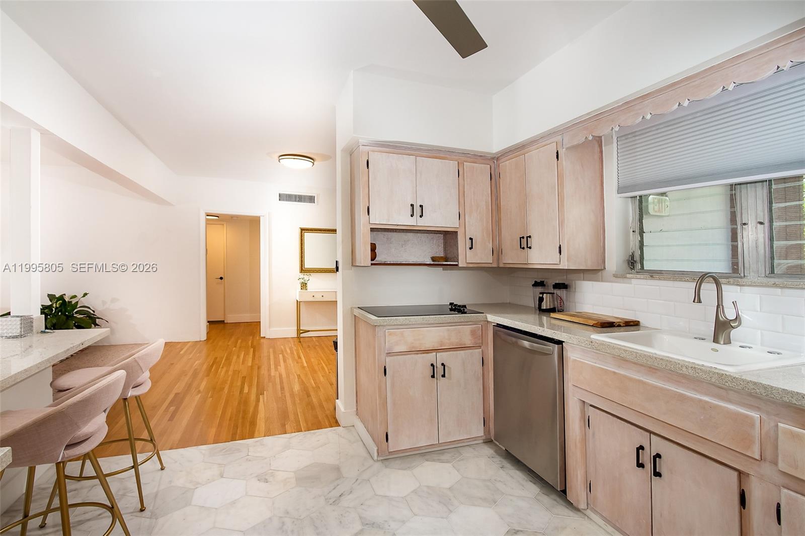 10081 W Bay Harbor Dr # 4