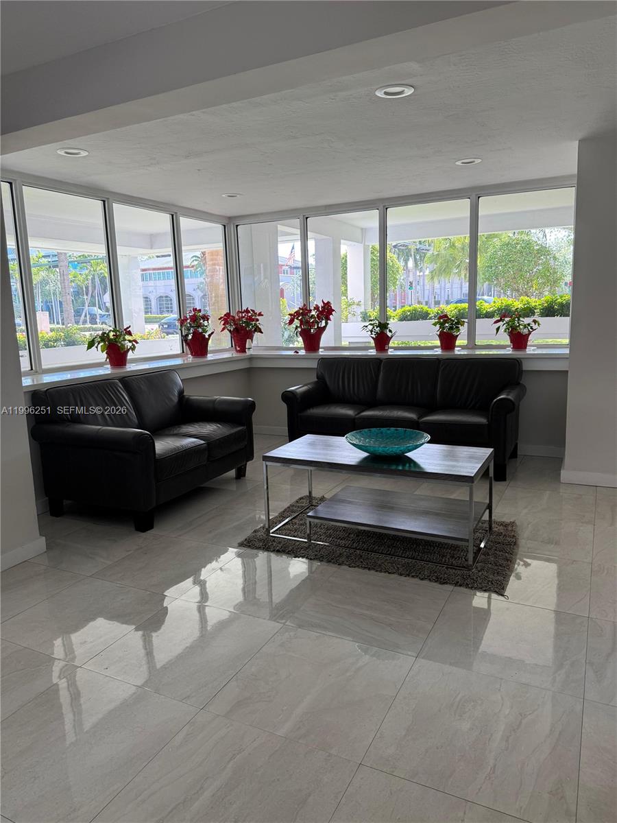555 Crandon Blvd # 43