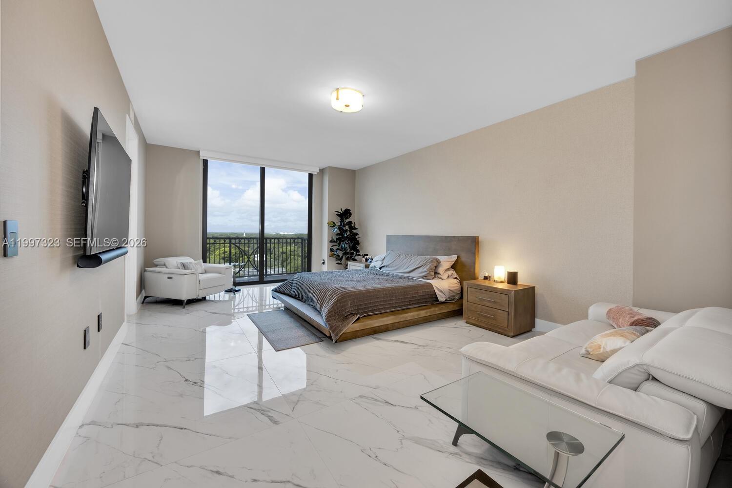 301 Altara Ave Unit: LPH914