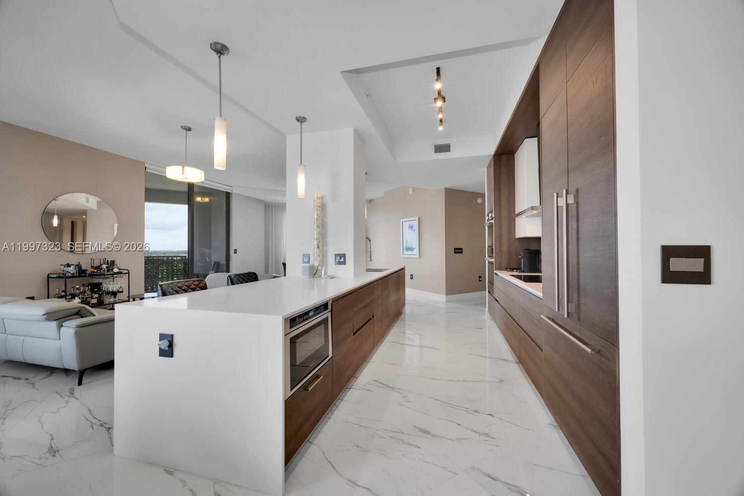 301 Altara Ave Unit: LPH914