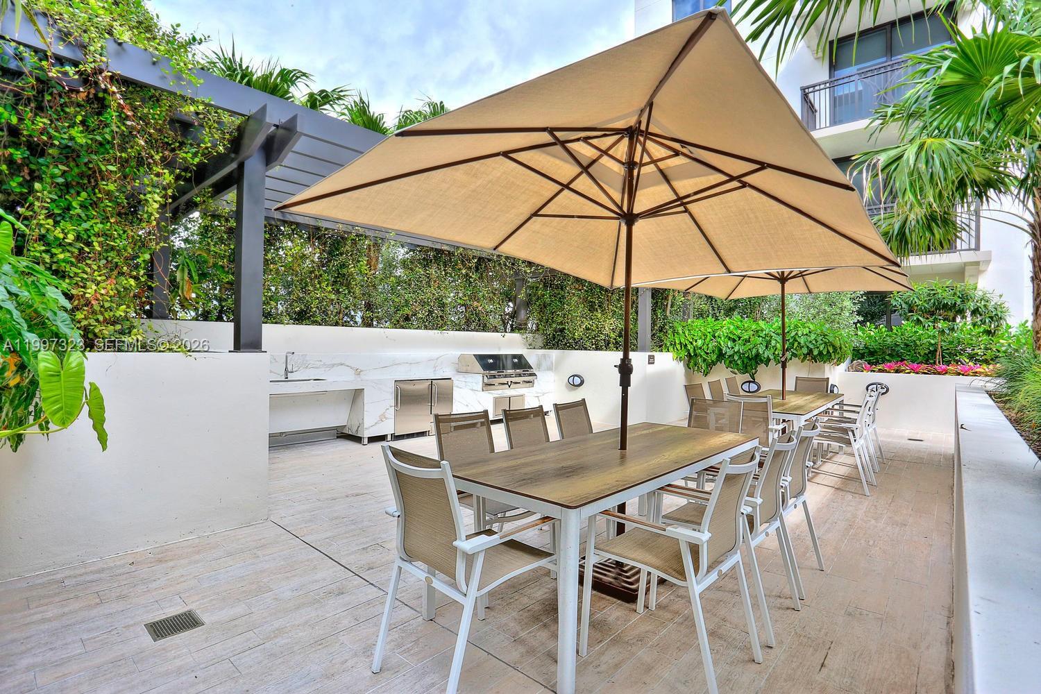 301 Altara Ave Unit: LPH914