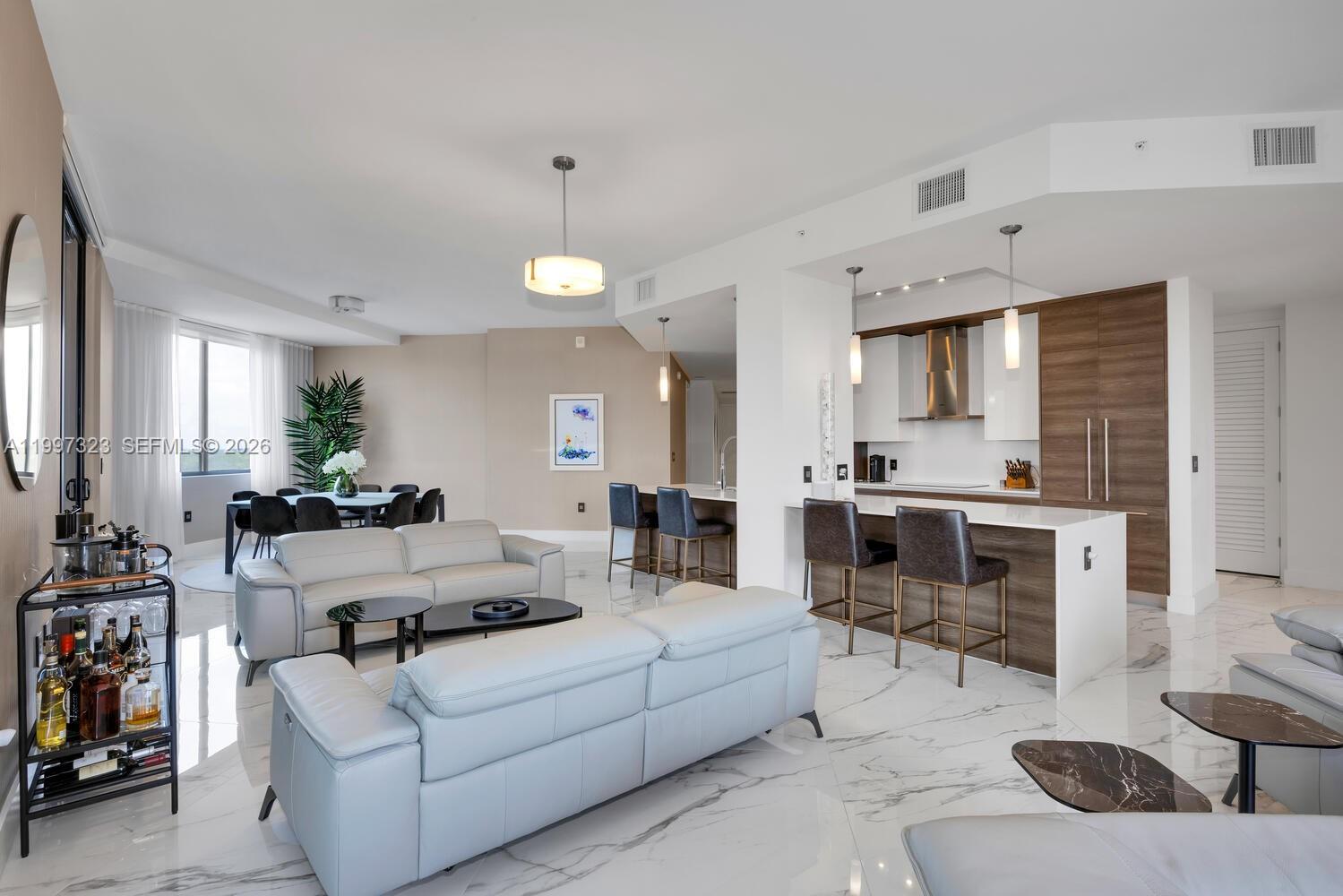 301 Altara Ave Unit: LPH914