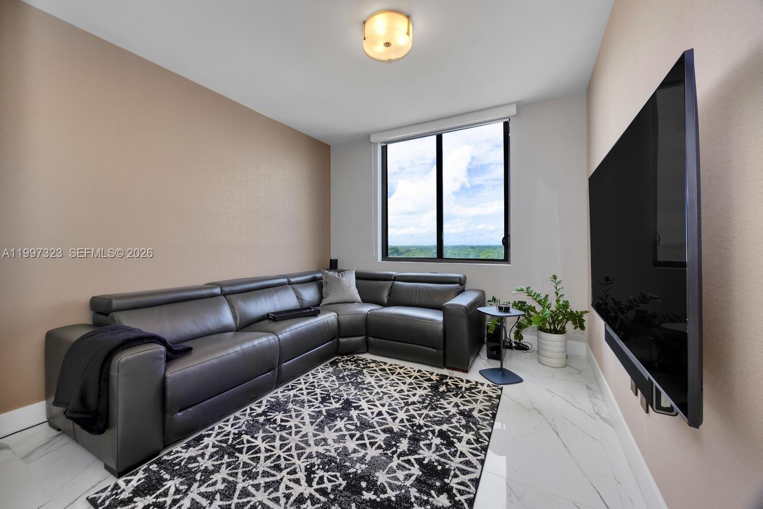 301 Altara Ave Unit: LPH914