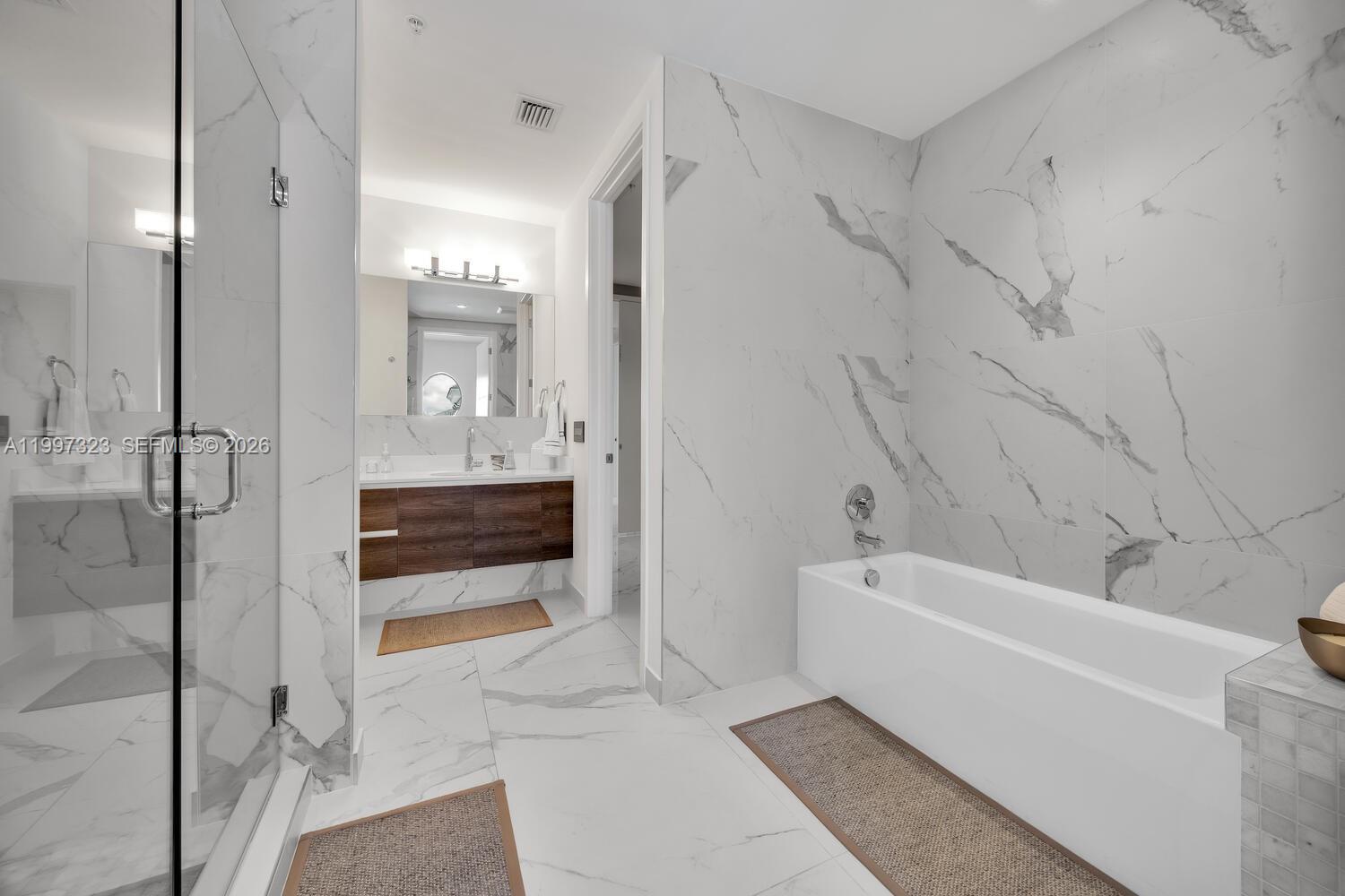 301 Altara Ave Unit: LPH914