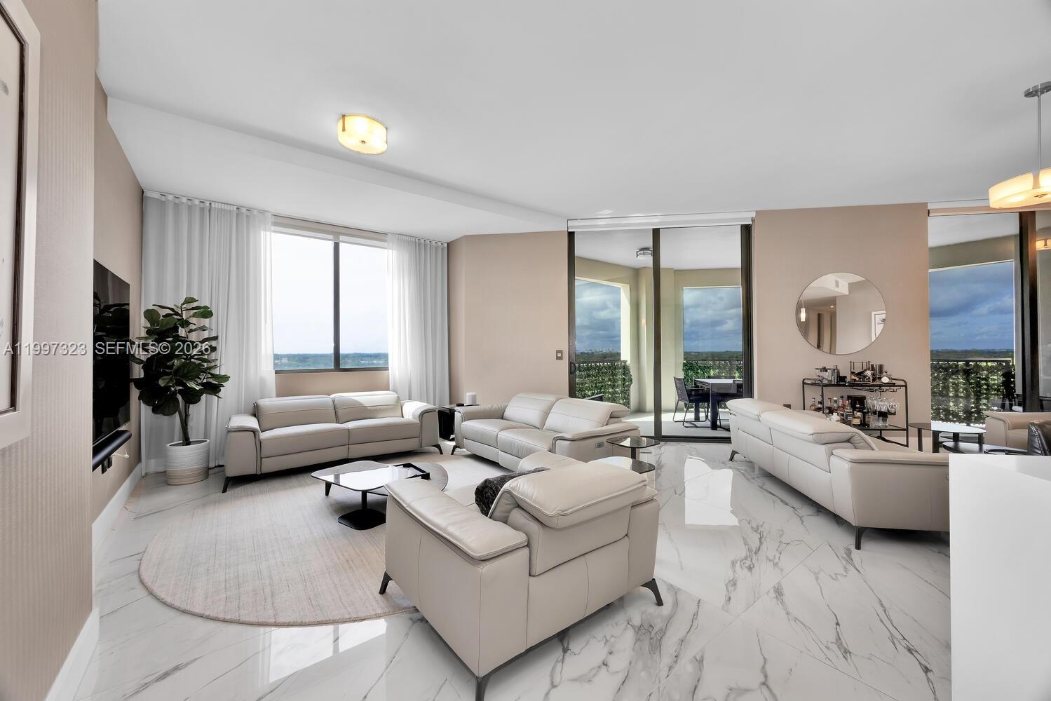 301 Altara Ave Unit: LPH914