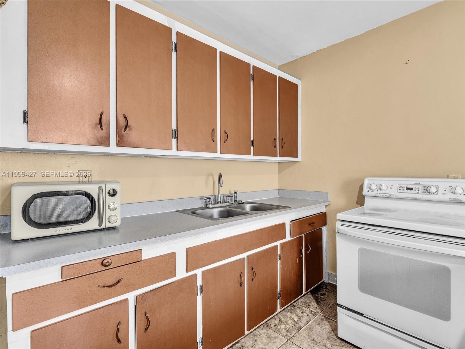 10 SW 72nd Ave