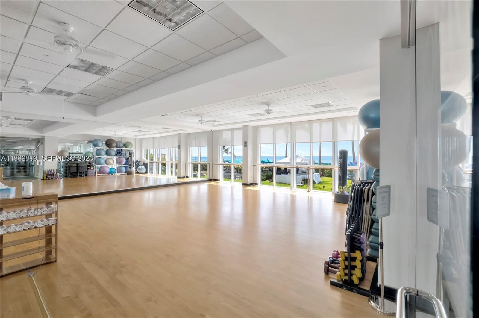 16425 Collins Ave # 1612