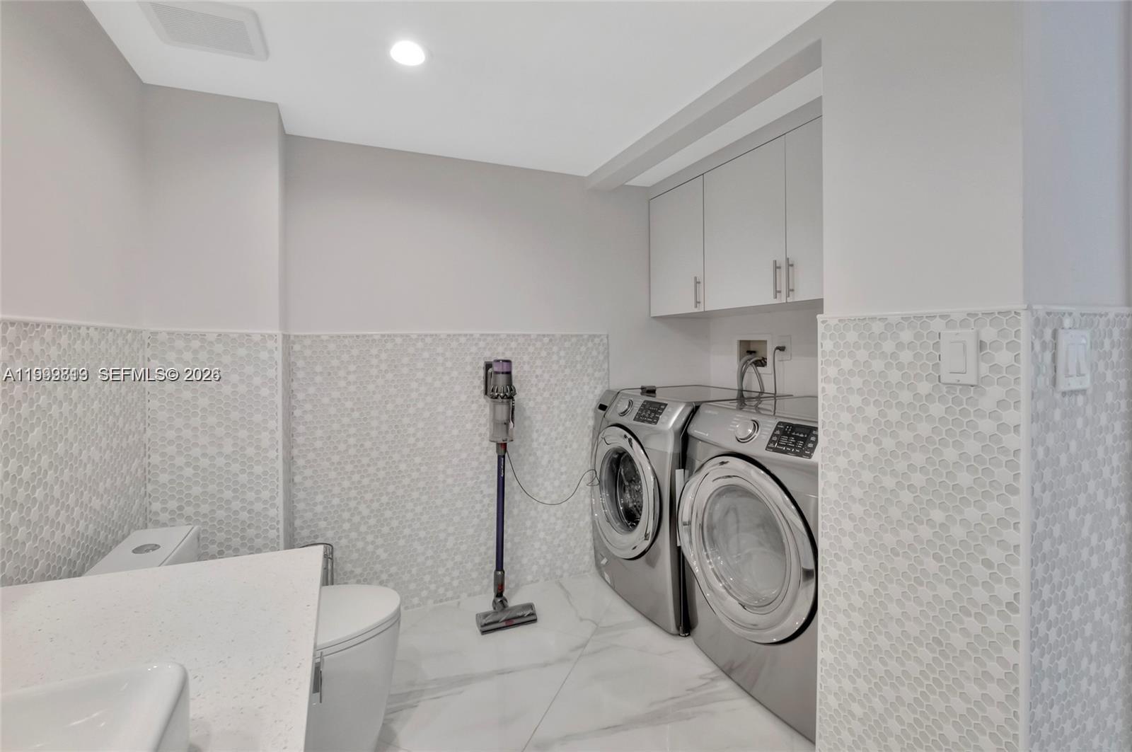 16425 Collins Ave # 1612