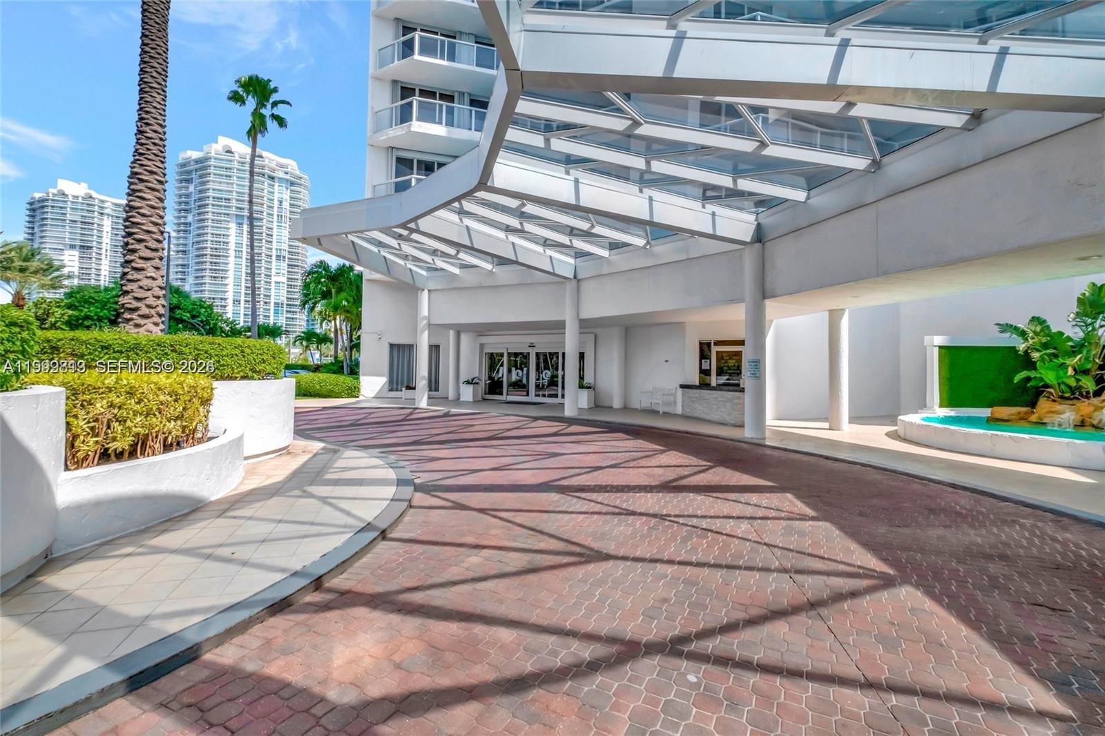 16425 Collins Ave # 1612