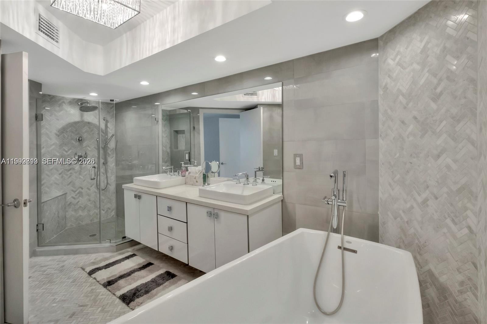 16425 Collins Ave # 1612
