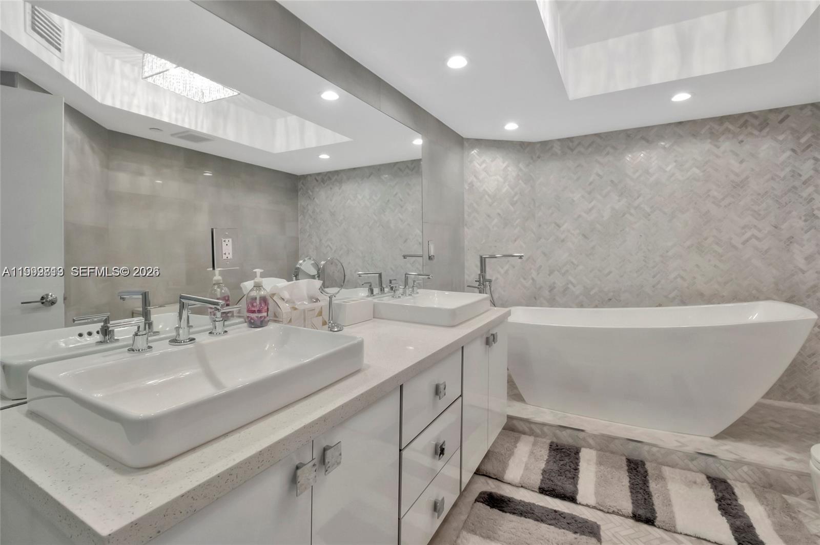 16425 Collins Ave # 1612
