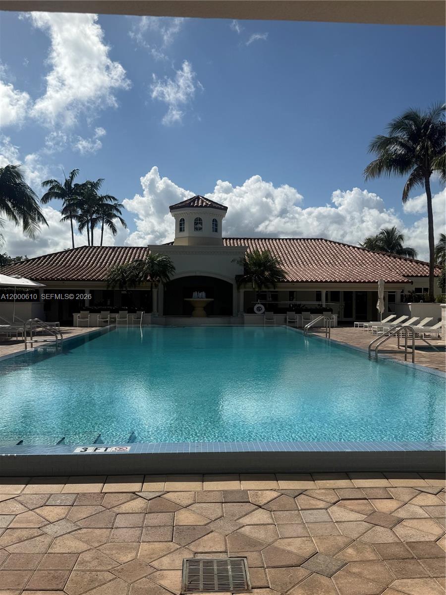 20000 E Country Club Dr Unit: PH09