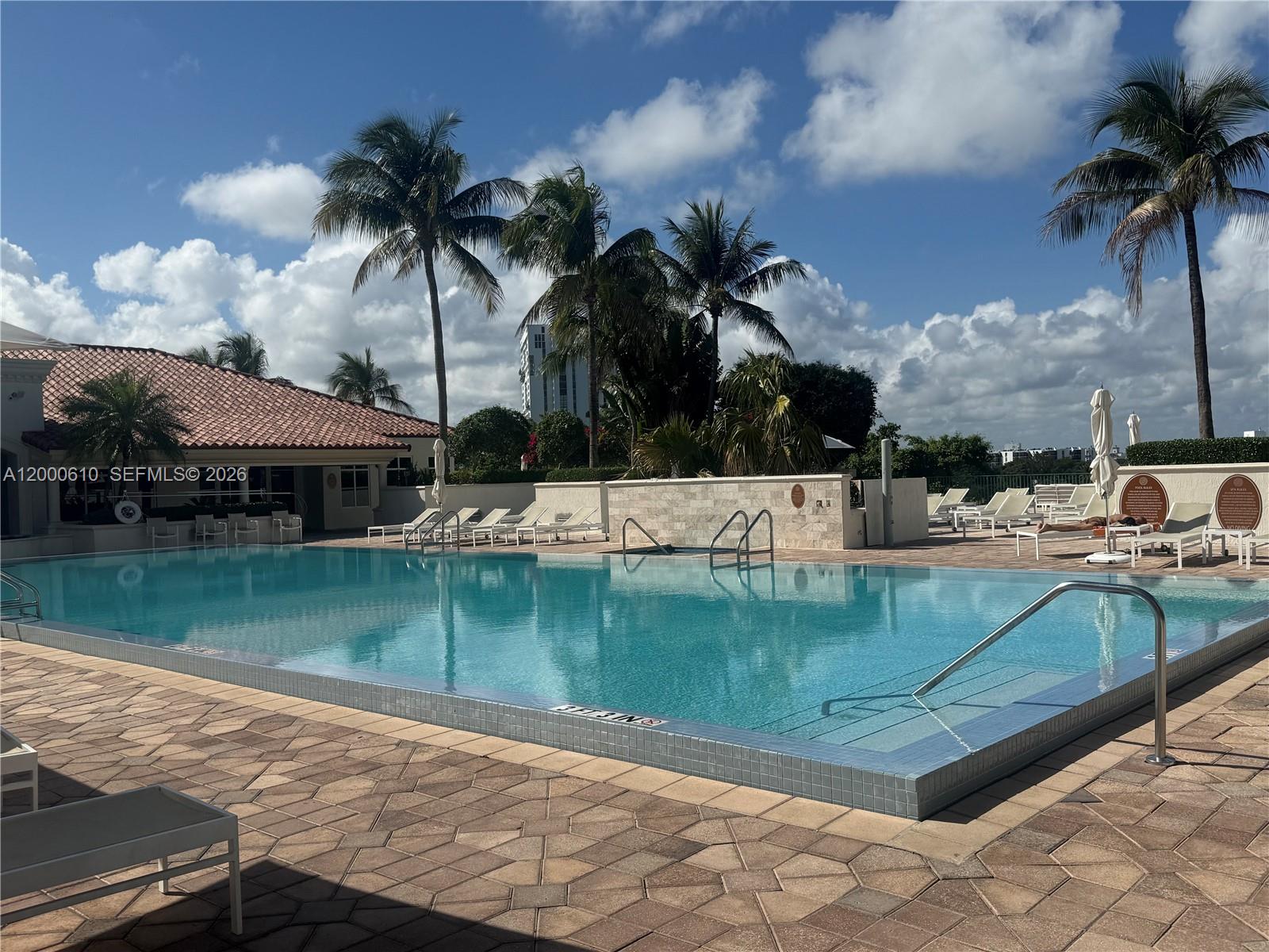 20000 E Country Club Dr Unit: PH09
