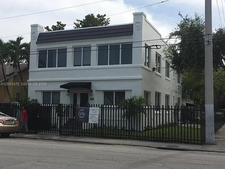 44 NW 10th Ave # 4