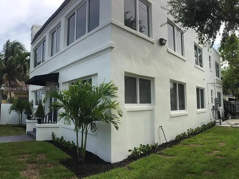 44 NW 10th Ave # 4