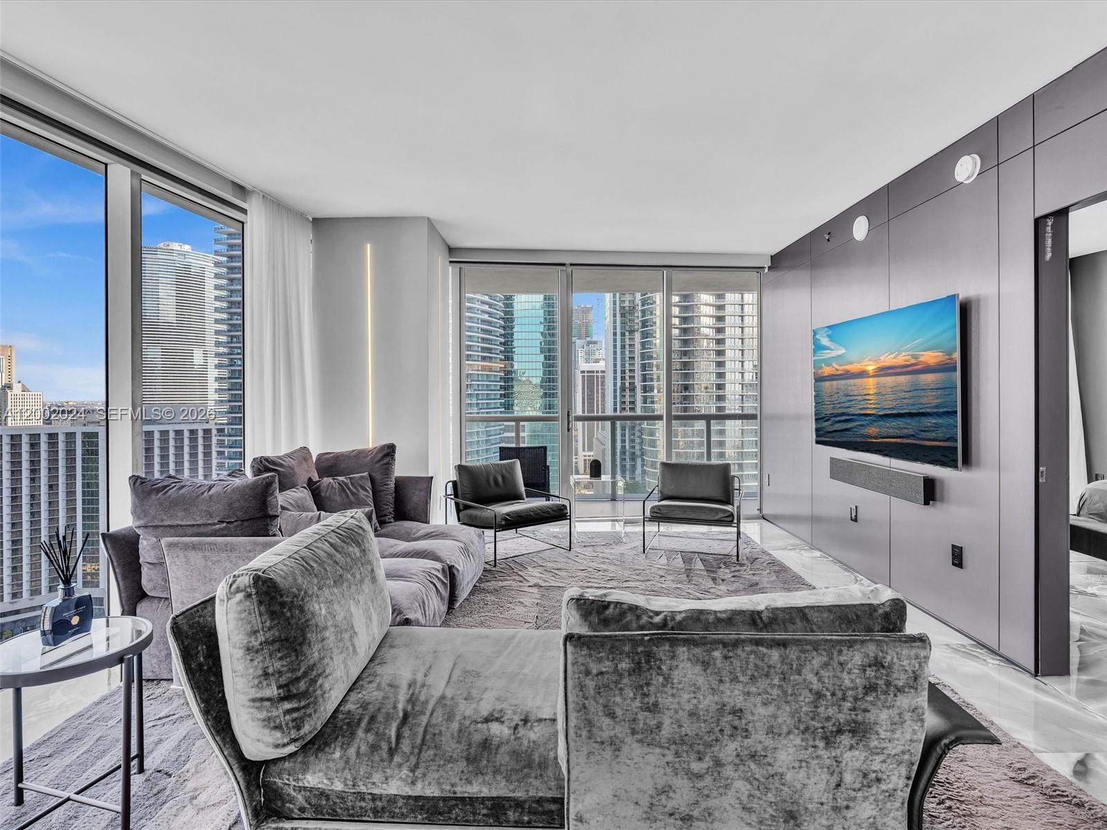 475 Brickell Ave # 2715