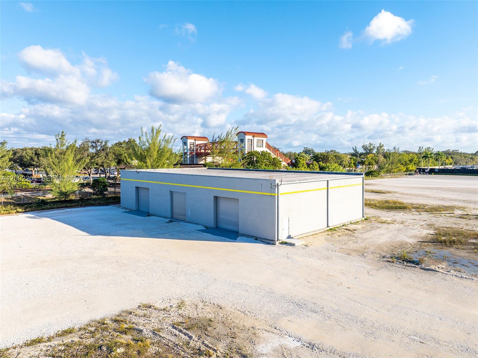 3080 Sheridan St Warehouse + Office