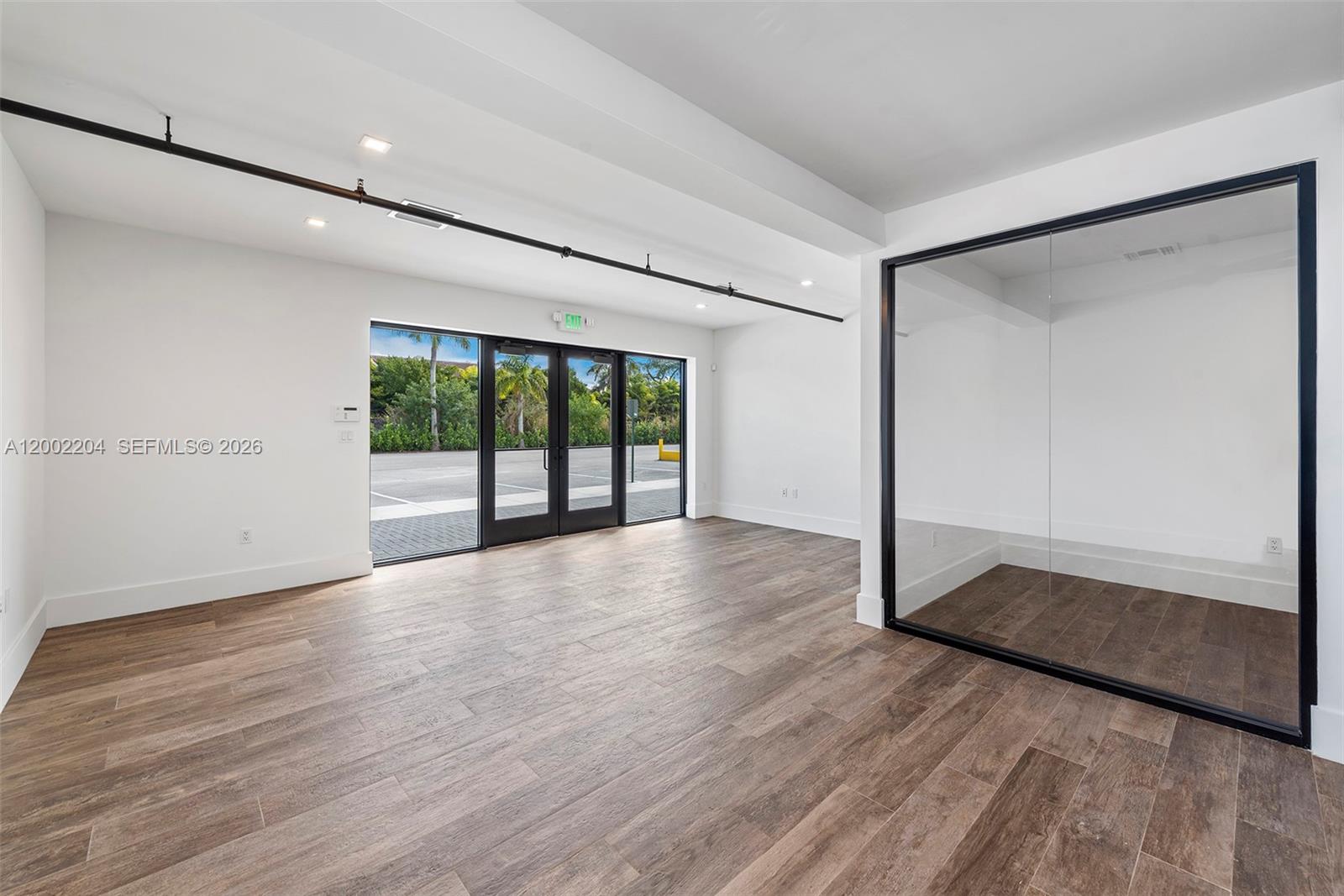 3080 Sheridan St Warehouse + Office