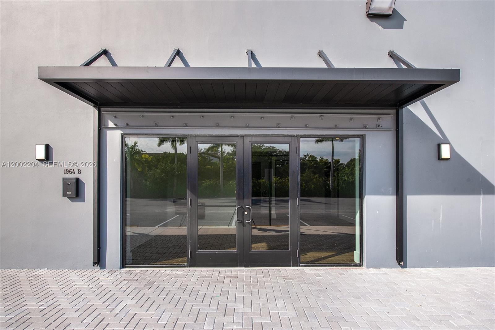 3080 Sheridan St Warehouse + Office