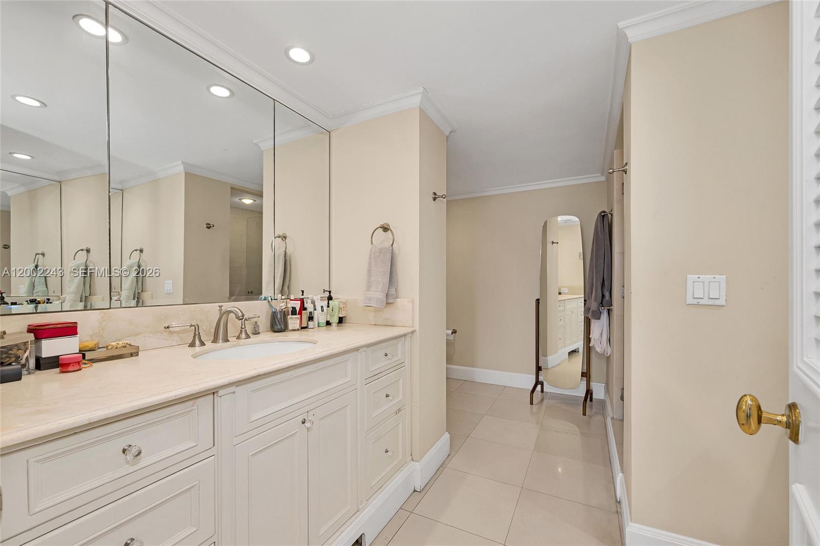 155 OCEAN LANE DR # 1101