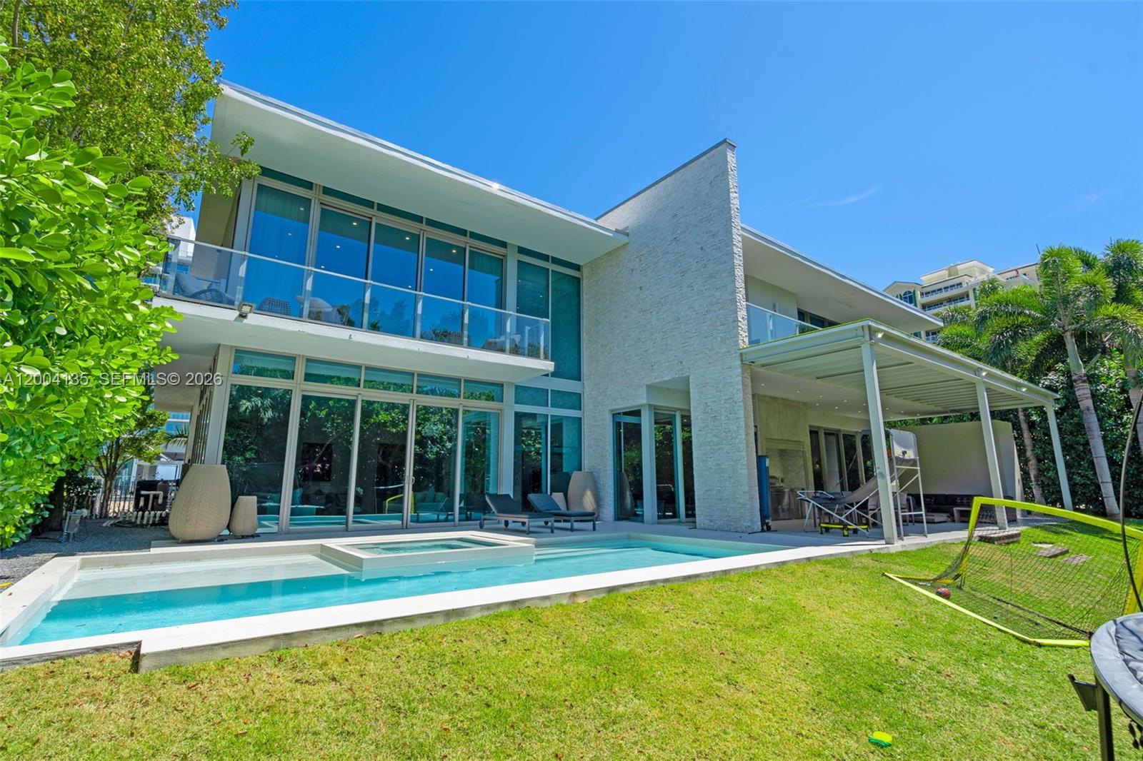110 Reef Ln