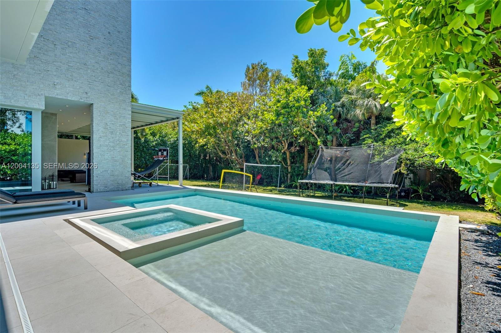 110 Reef Ln