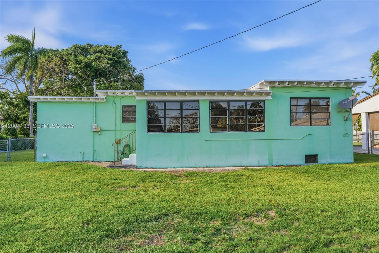 380 NE 15th St