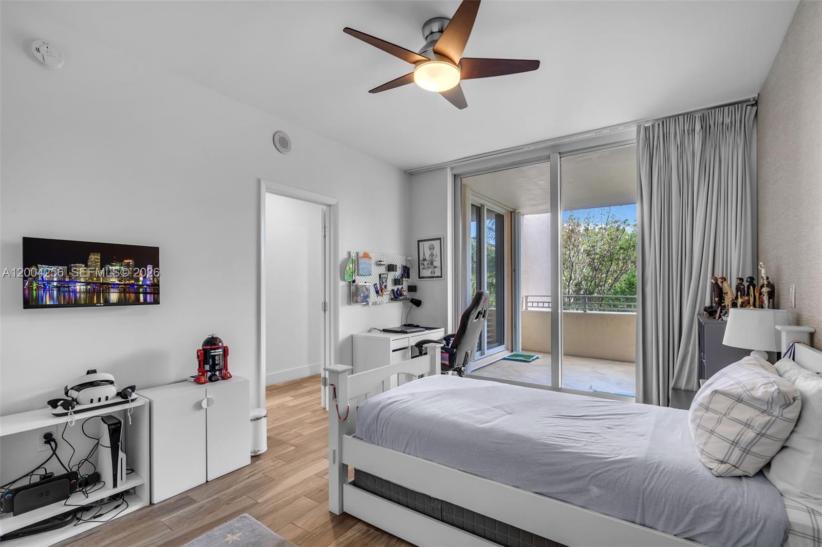 791 Crandon Blvd # 302