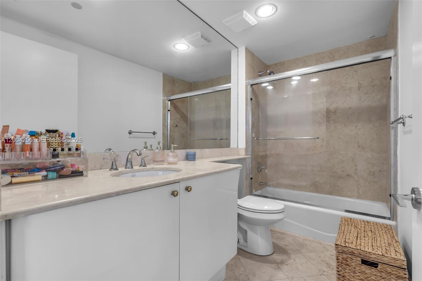 791 Crandon Blvd # 302