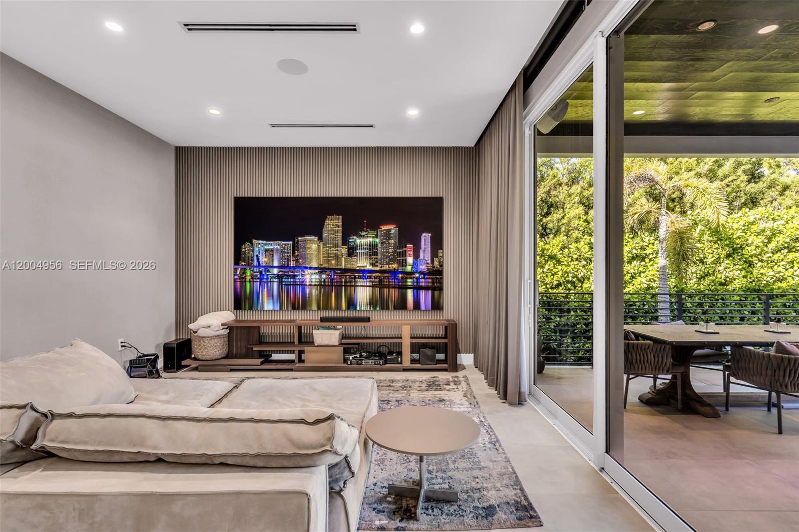 285 W Mashta Dr