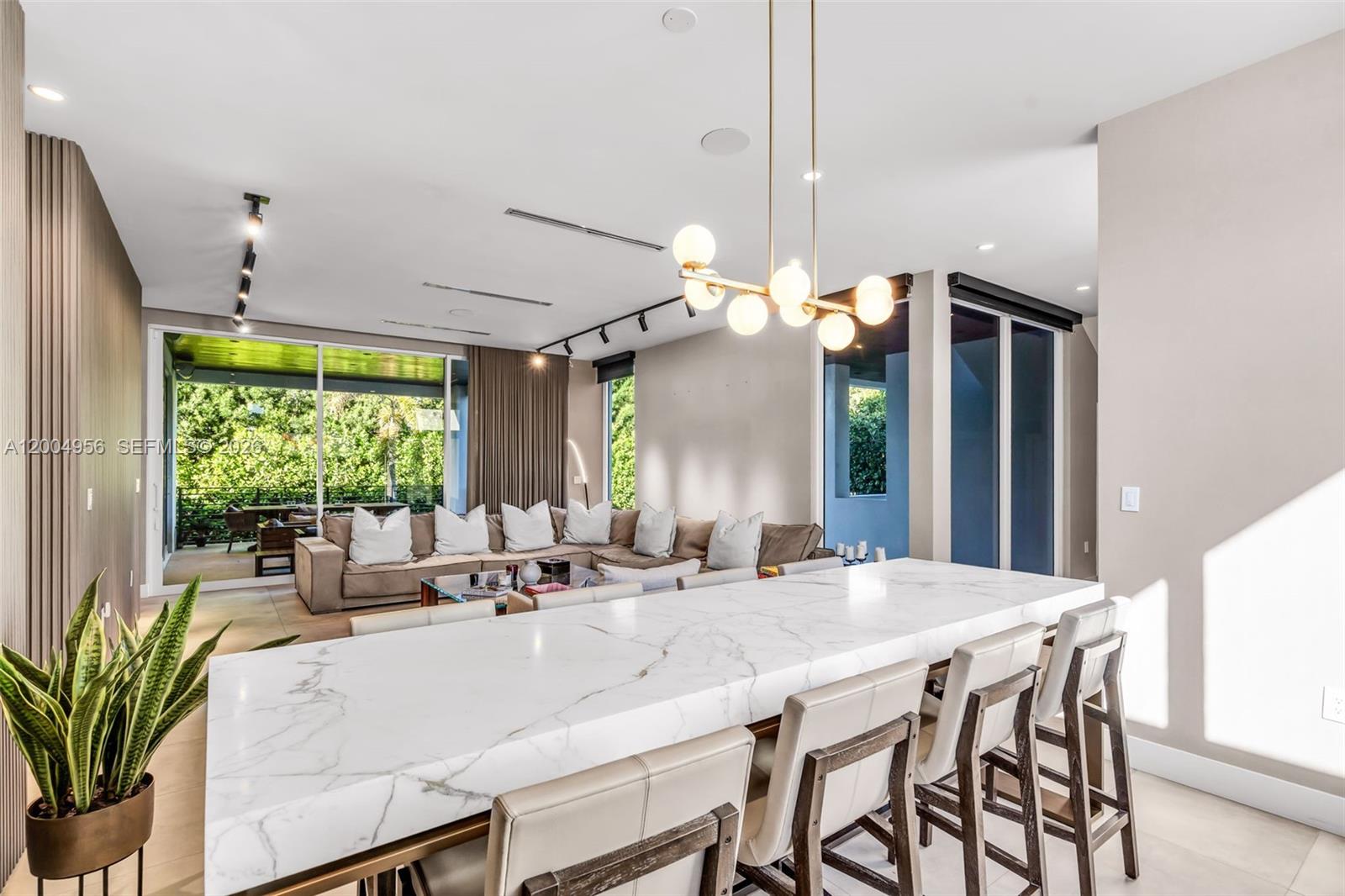 285 W Mashta Dr