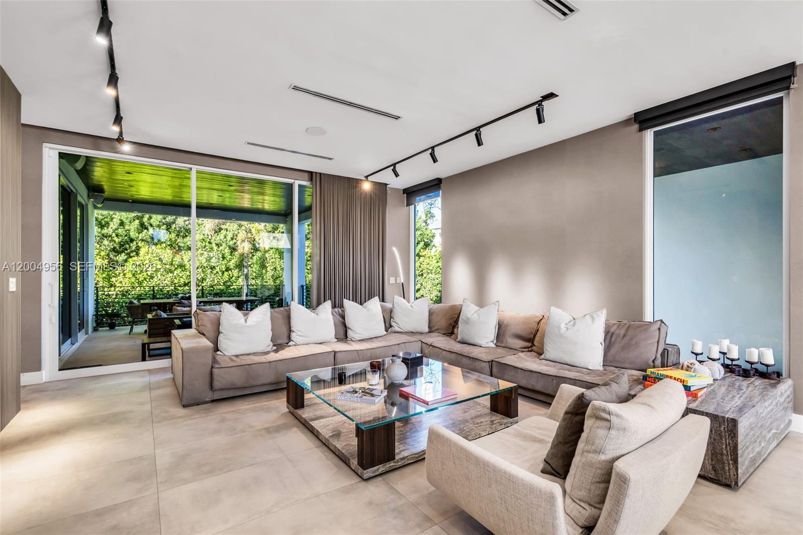 285 W Mashta Dr