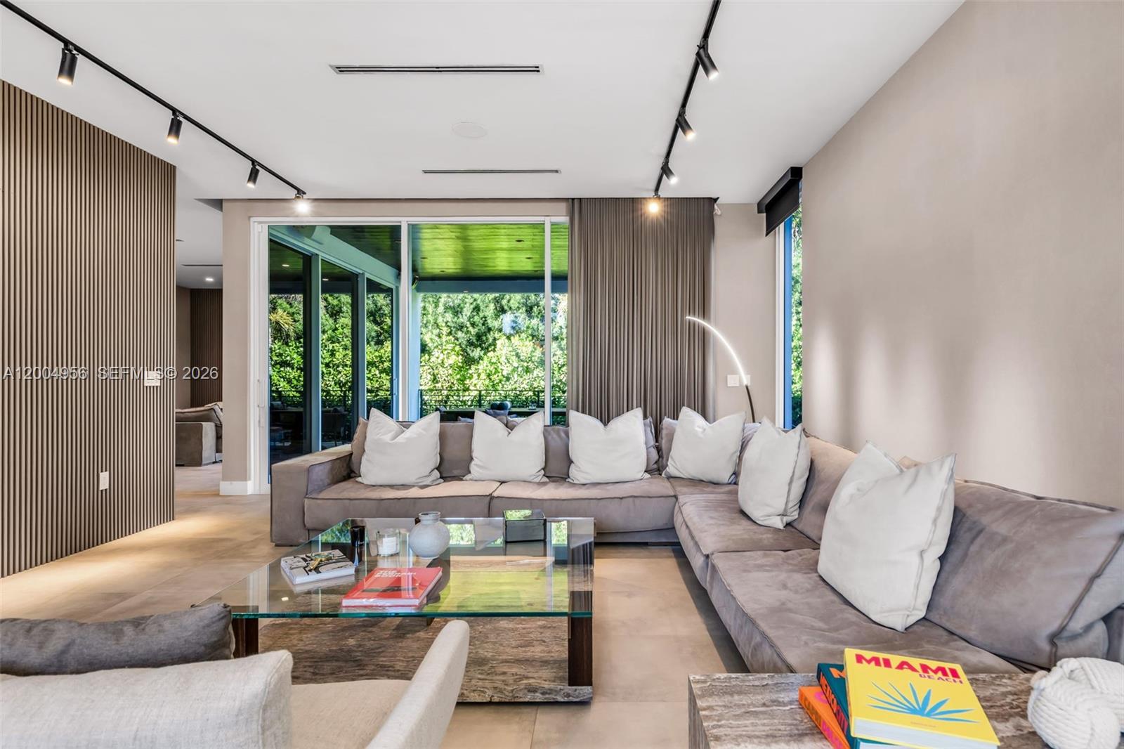 285 W Mashta Dr