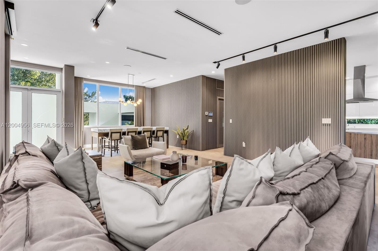 285 W Mashta Dr
