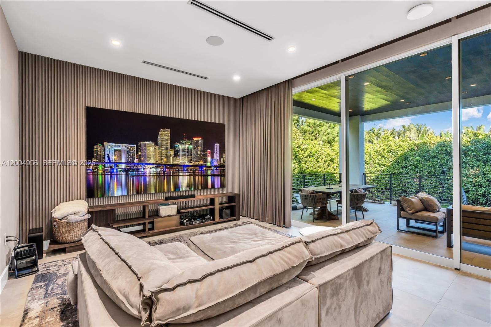 285 W Mashta Dr