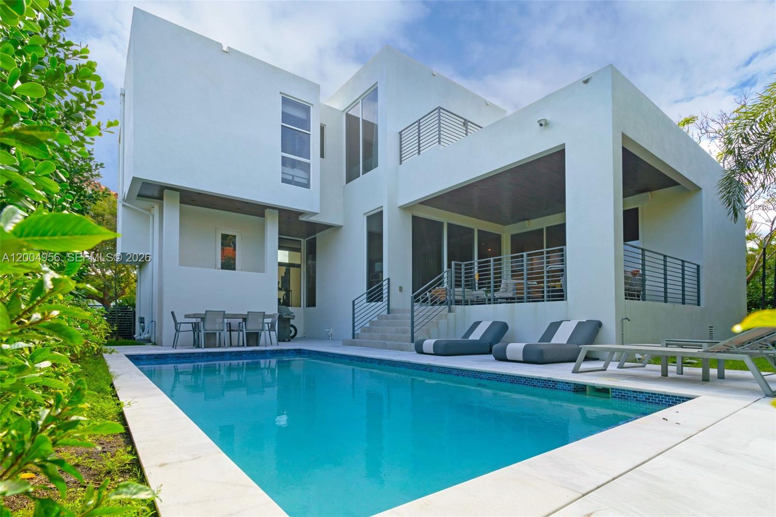 285 W Mashta Dr