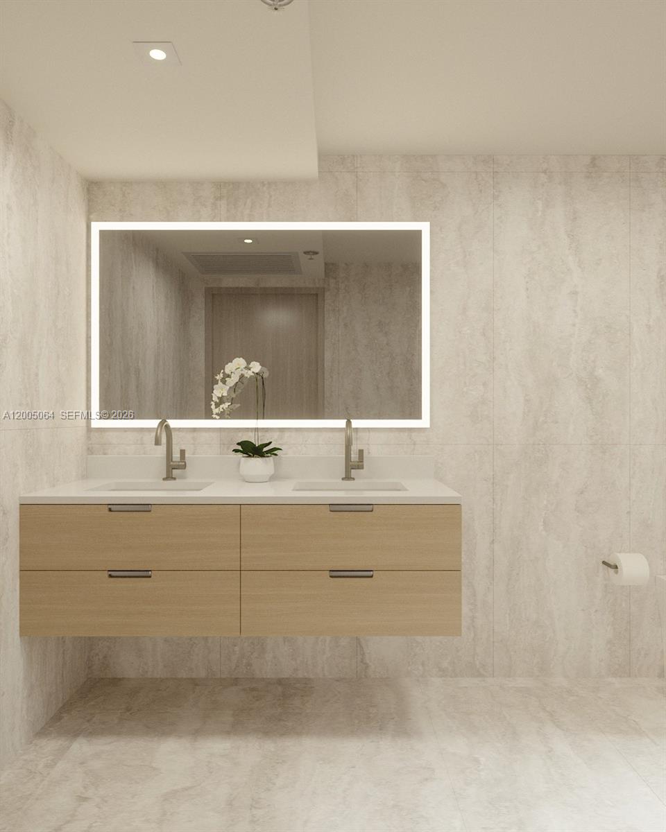 260 Collins Ave Unit: 201/202