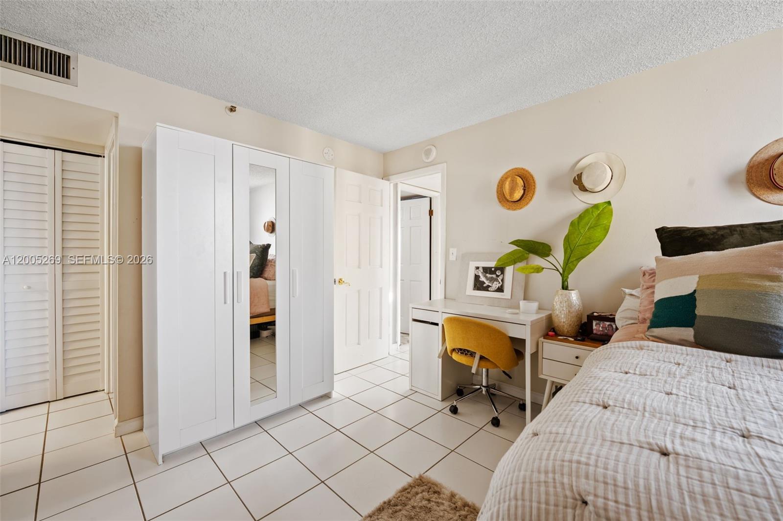 2555 Collins Ave # 1002