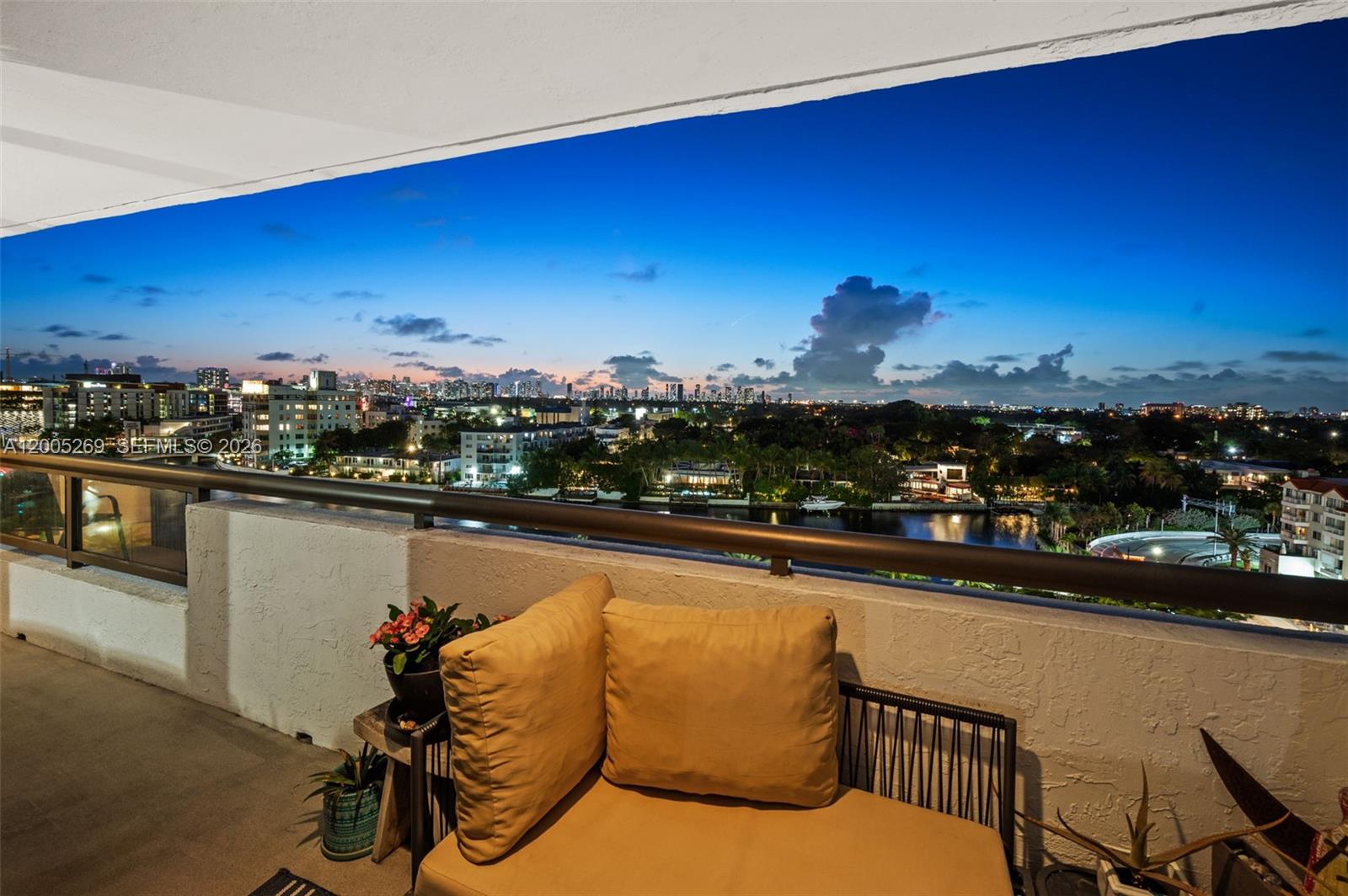 2555 Collins Ave # 1002