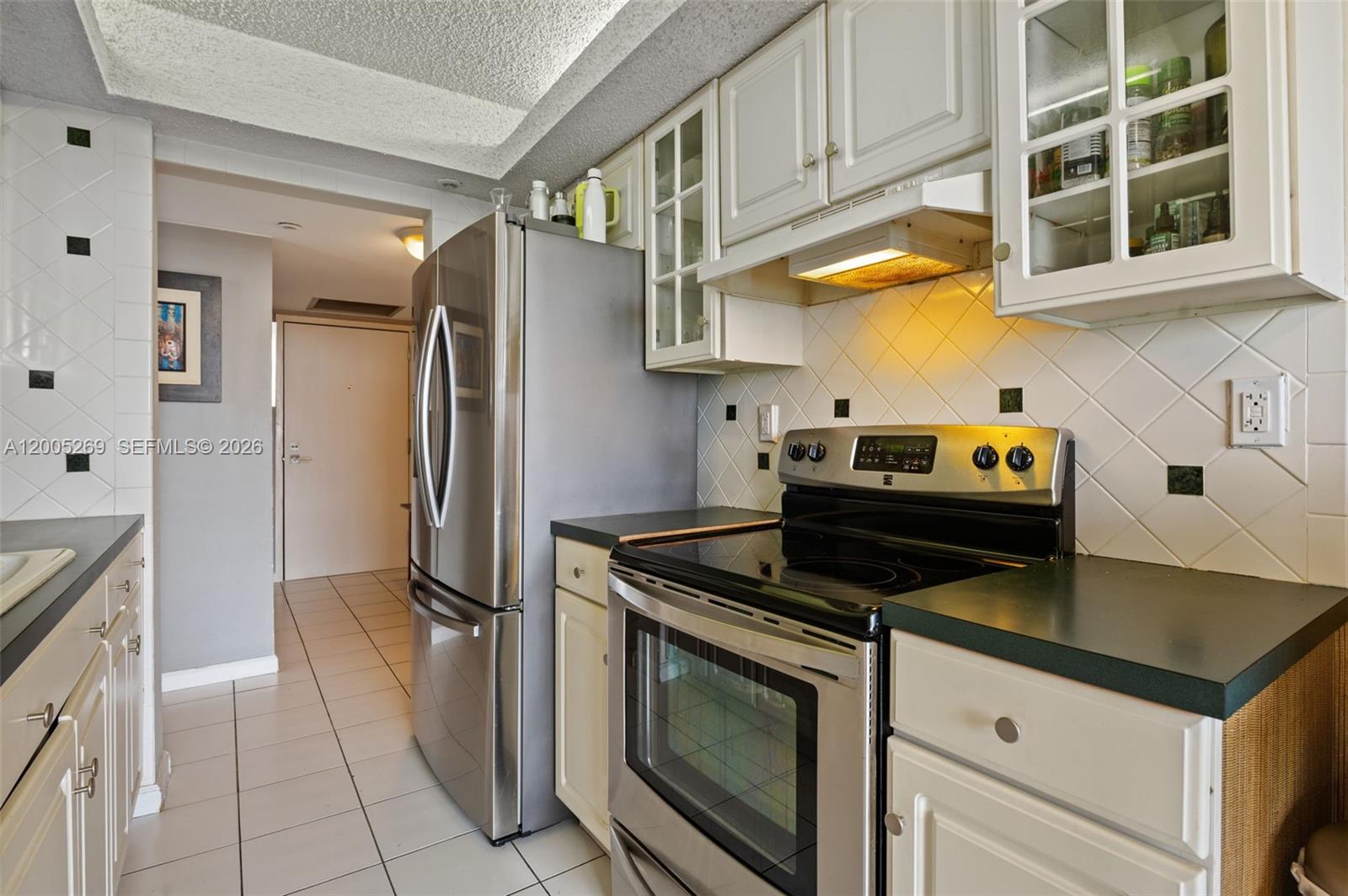 2555 Collins Ave # 1002