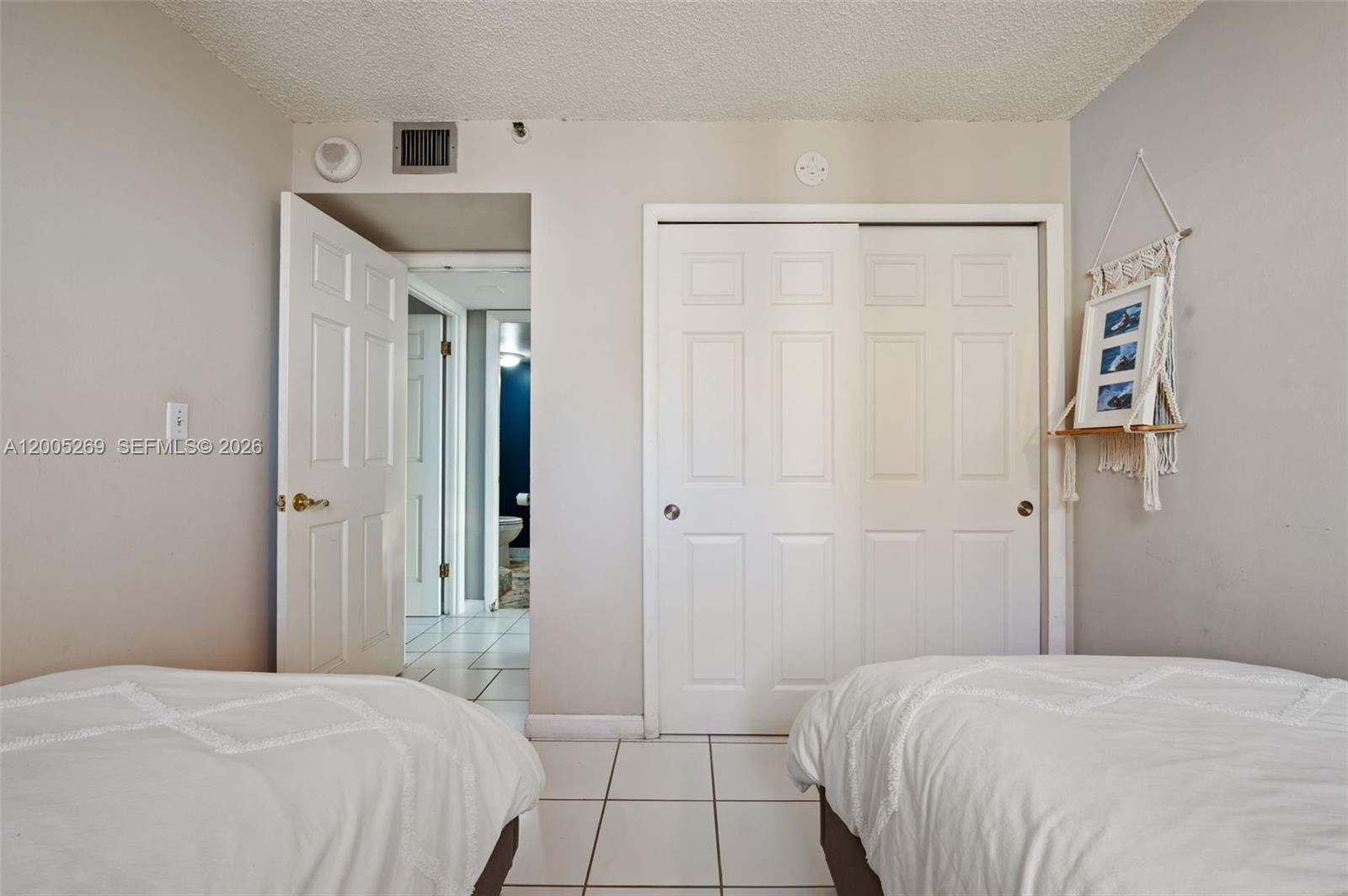 2555 Collins Ave # 1002